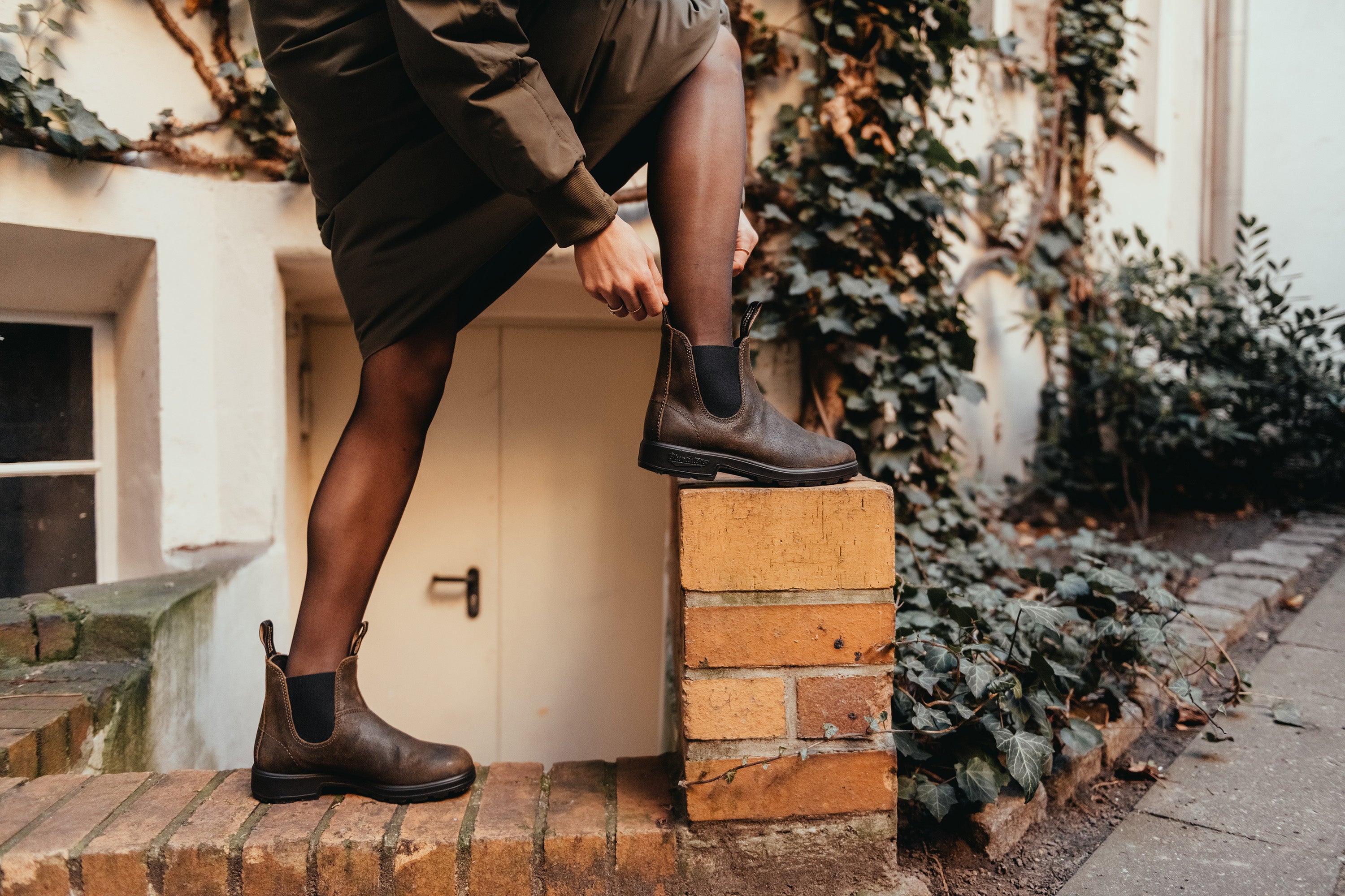 Brown cheap suede blundstone